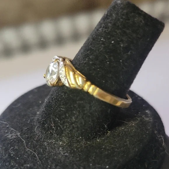 Vintage Linden Women's Ring - Picture 4 of 10